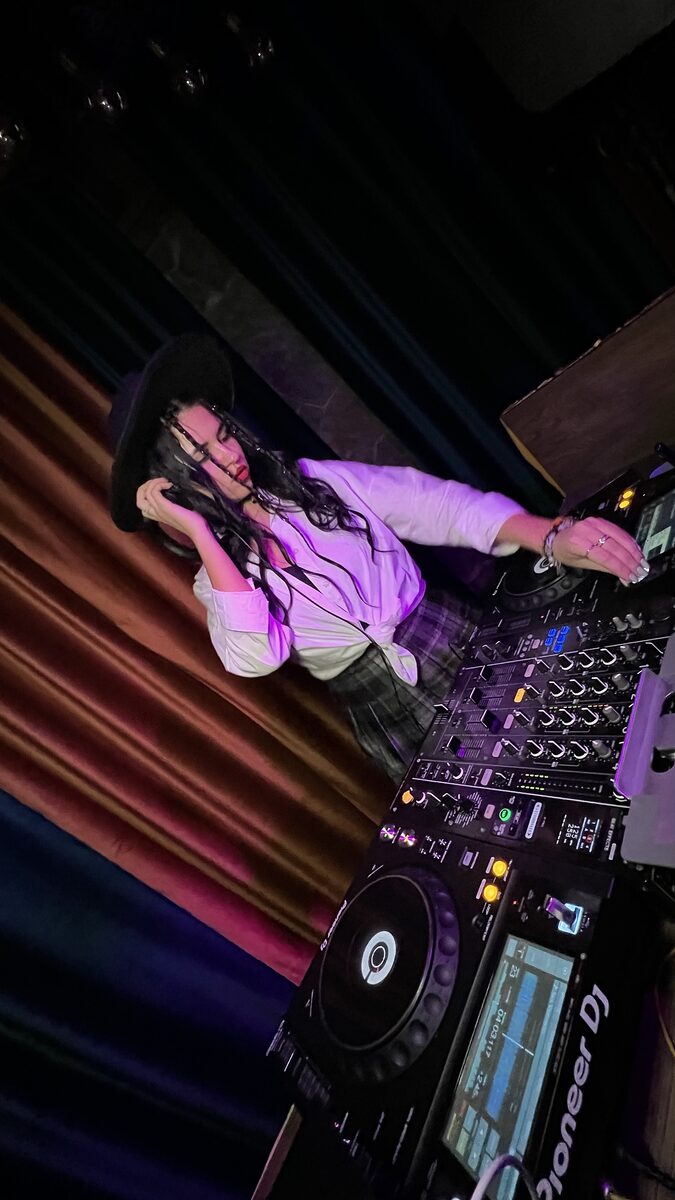 DJ Krutskaya в Rekki Bar, диджей на мероприятия