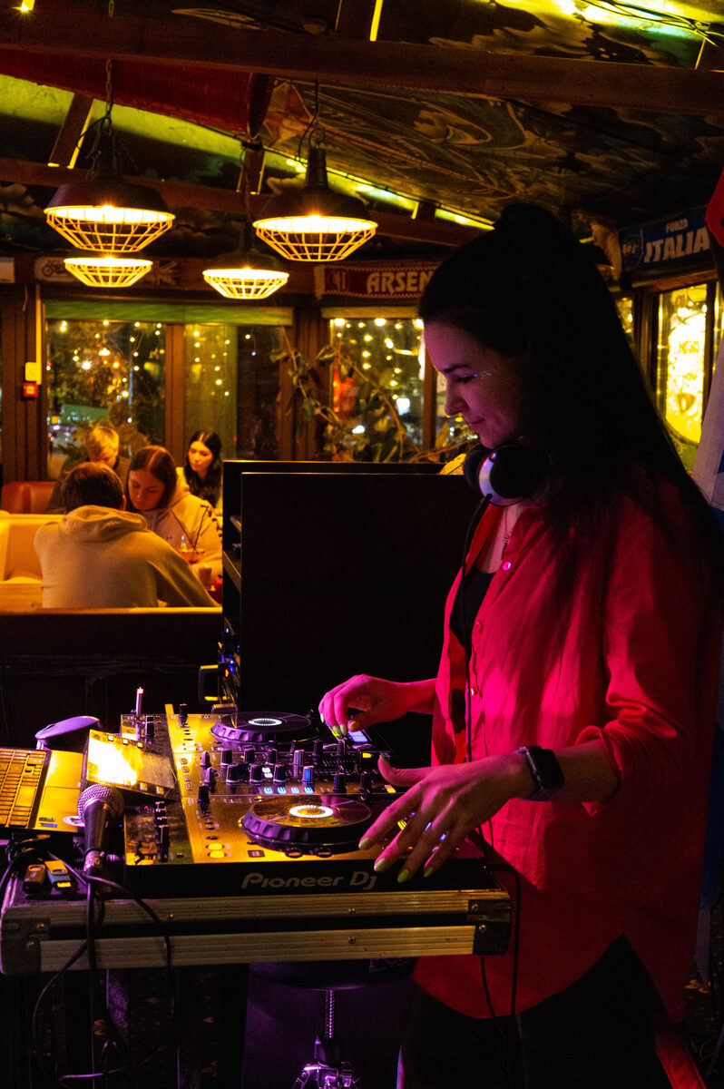 DJ Krutskaya День диджея Гринвич Паб Сочи